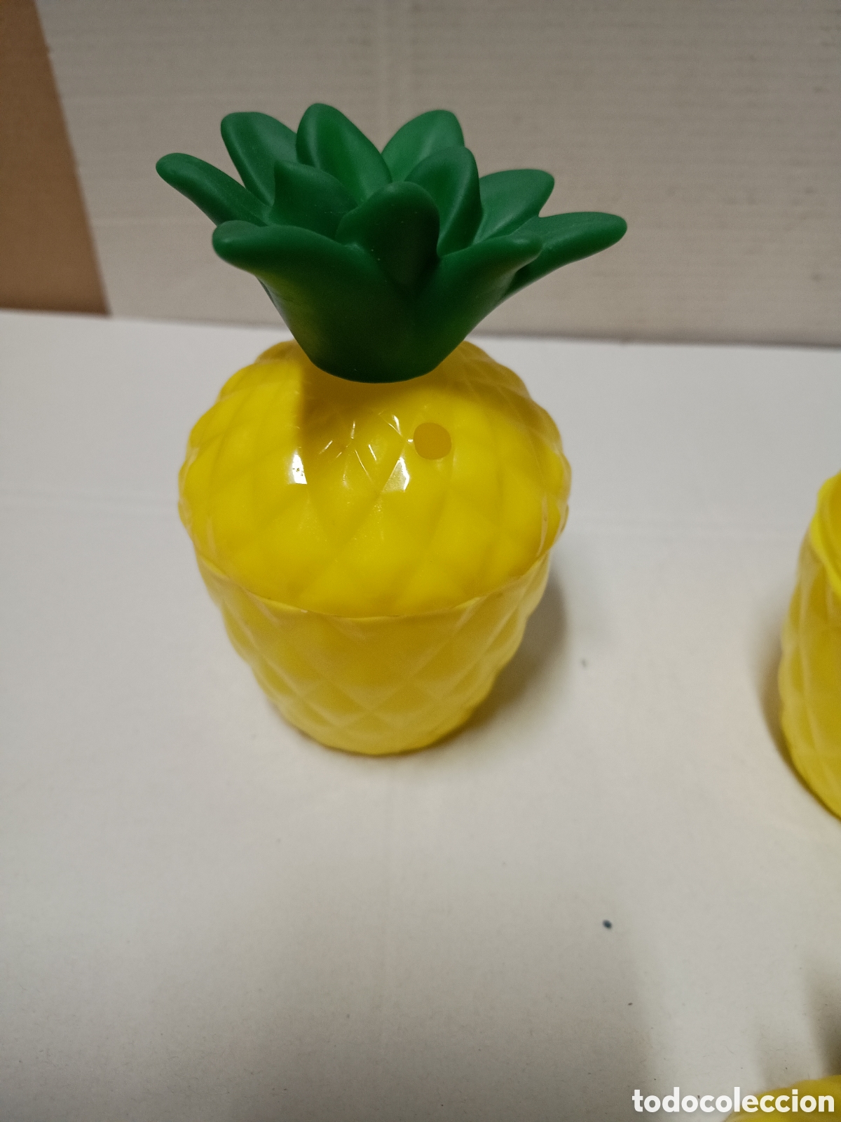 Segunda mano: Vasos con forma de pi&ntilde;a - Foto 2