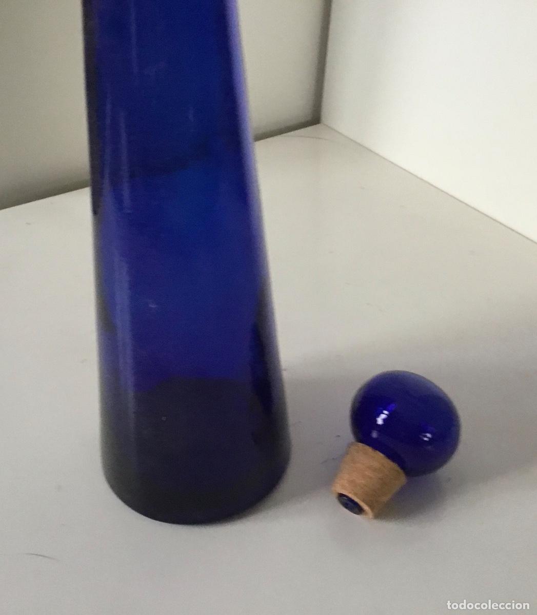 Segunda mano: Botella decorativa de cristal azul - Foto 3