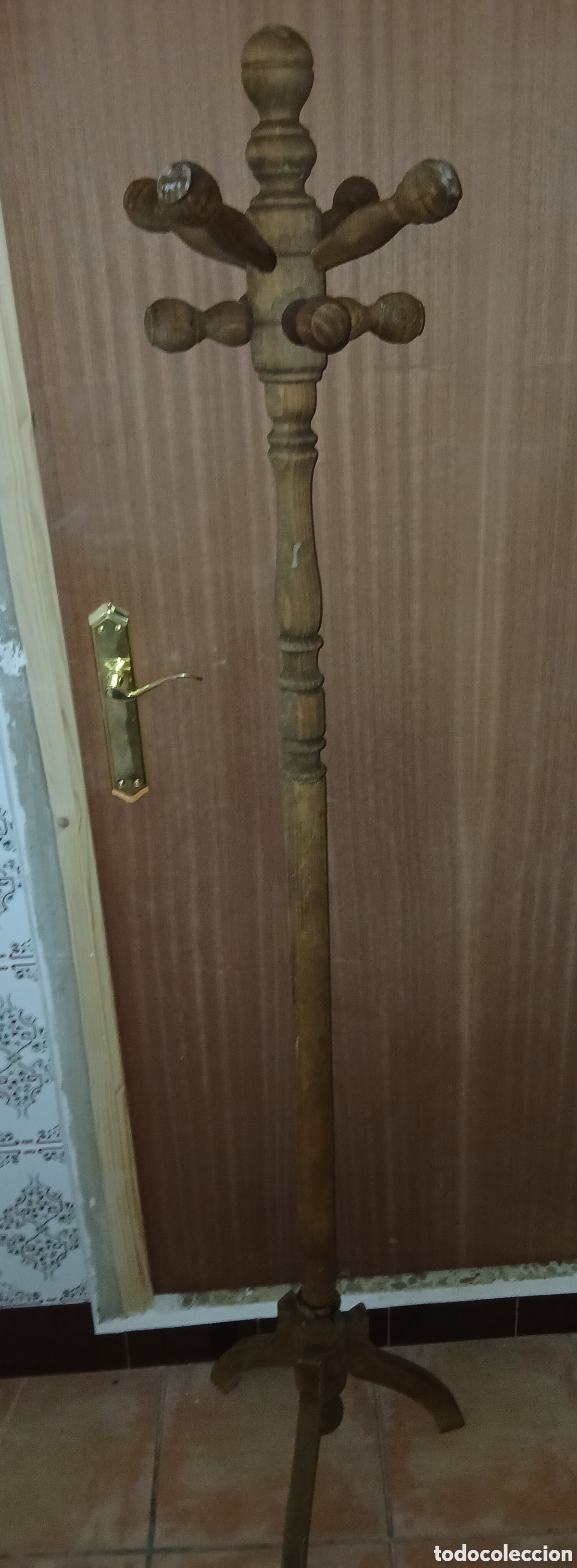 Segunda mano: Perchero parag&uuml;ero de madera - Foto 1