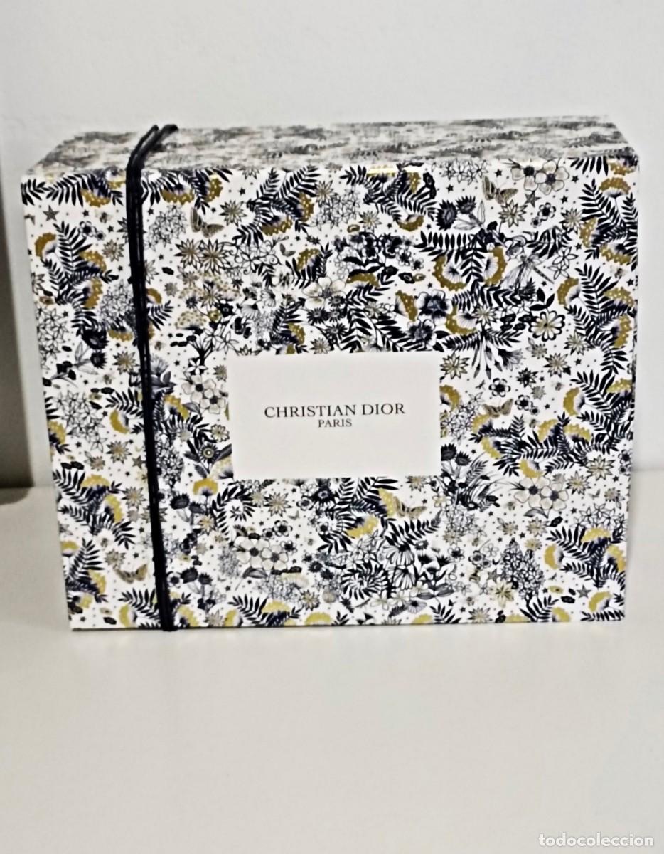 Segunda mano: Caja decorada Christian Dior y coj&iacute;n