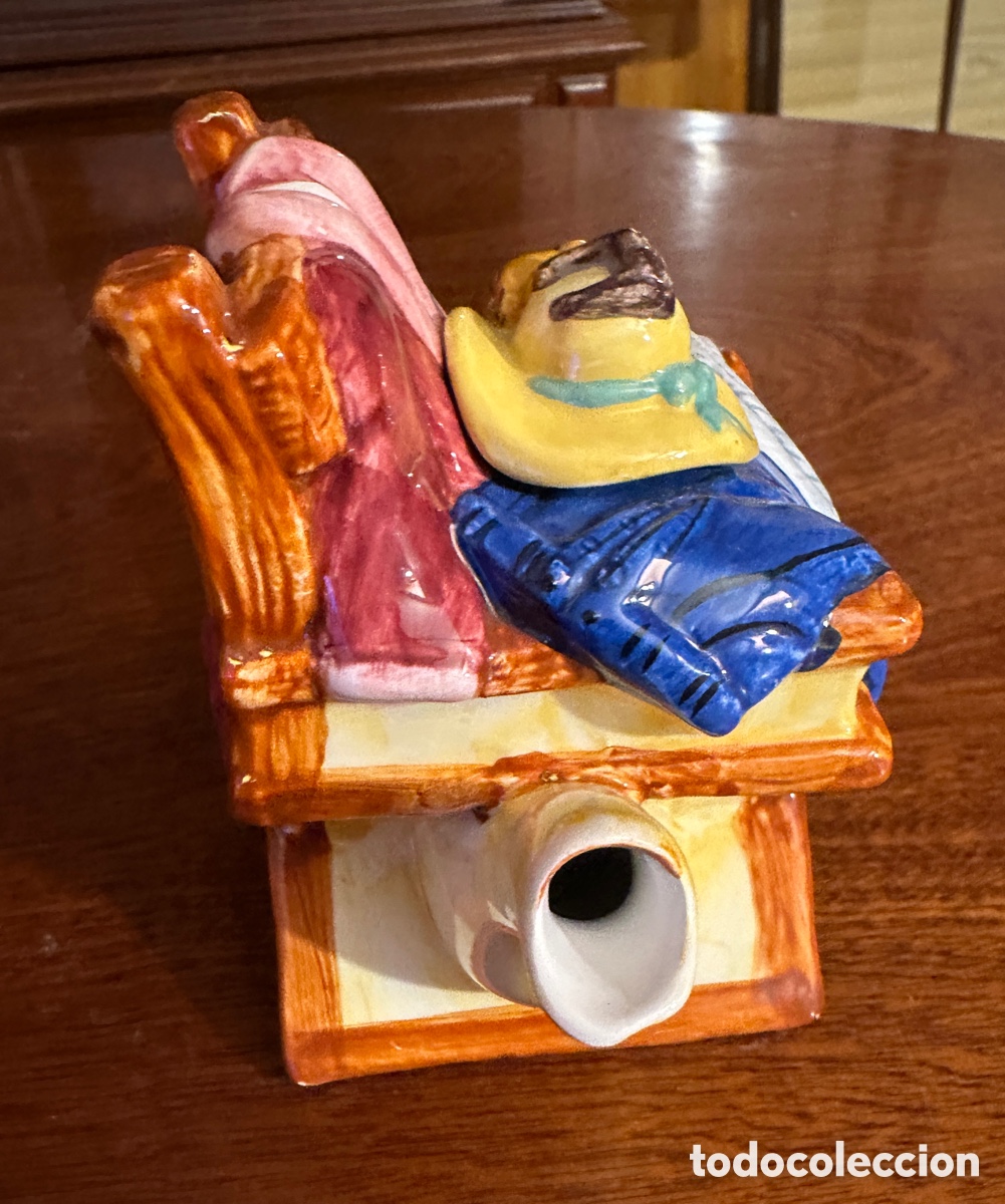 Segunda mano: Tetera cer&aacute;mica silla con sombrero - Foto 2
