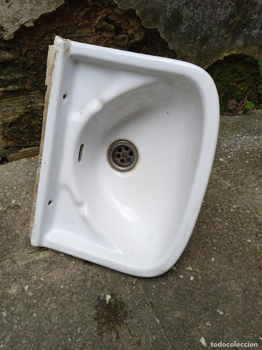 Segunda mano: Peque&ntilde;o lavabo de porcelana - Foto 1