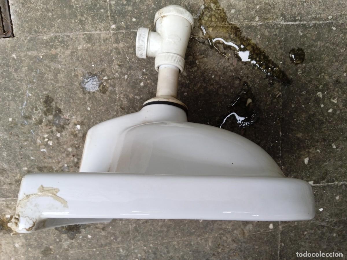 Segunda mano: Peque&ntilde;o lavabo de porcelana - Foto 2