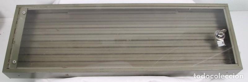 Segunda mano: Vitrina &ndash; expositor de sobre mesa, con tapa transparente y cierre con llave. - Foto 1