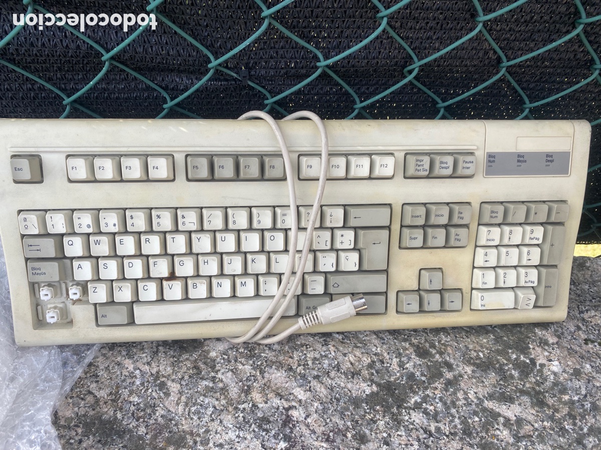 Segunda mano: Teclado antiguo LT-5000 A SPN 102 - Foto 1
