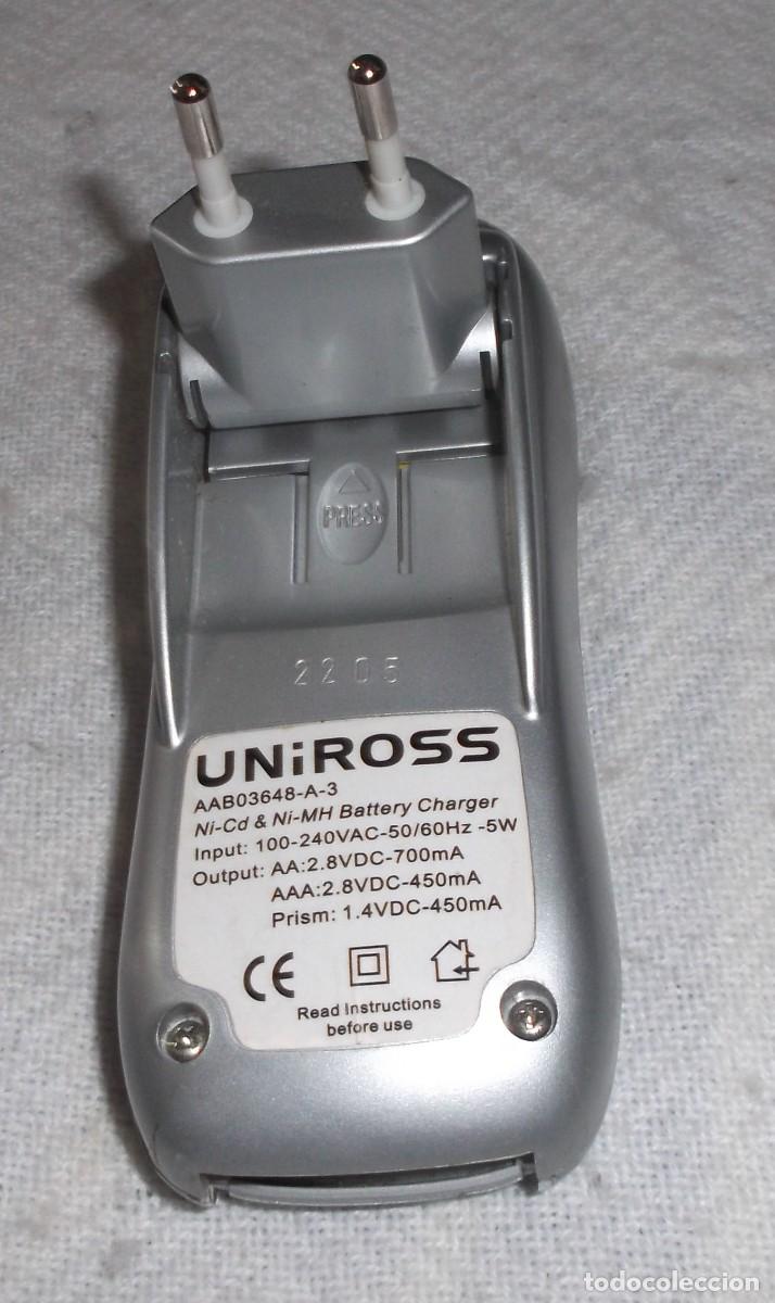 Segunda mano: cargador de pilas UNiROSS modelo 21205 - Foto 1