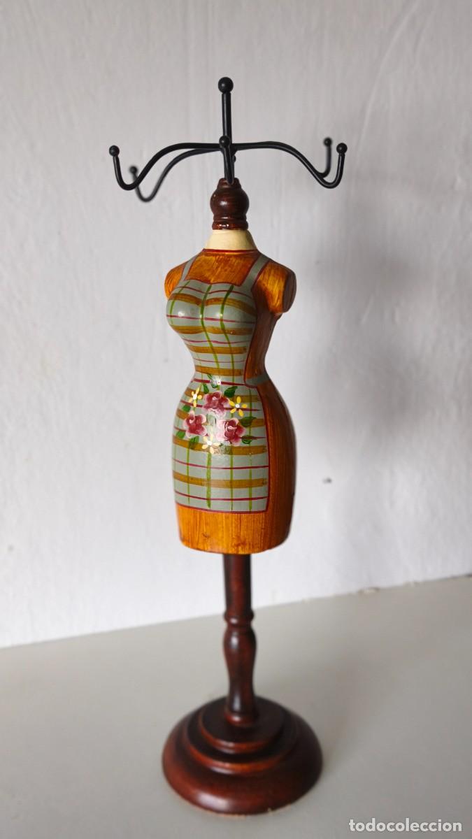 Segunda mano: MANIQUI JOYERO MADERA - Foto 1