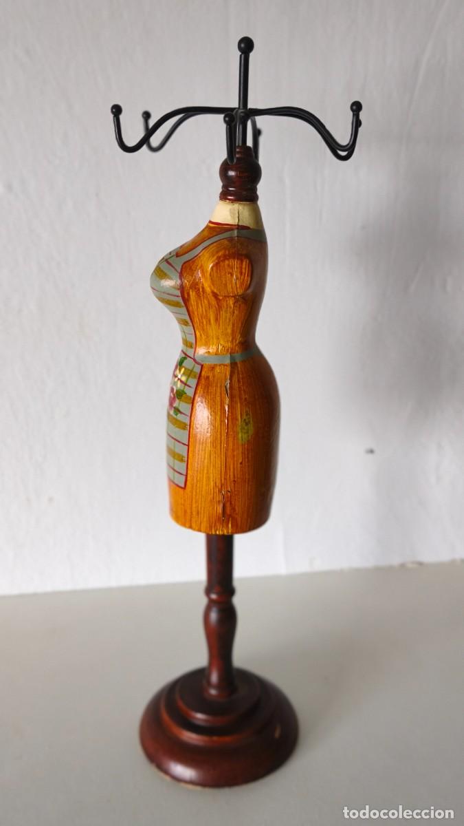 Segunda mano: MANIQUI JOYERO MADERA - Foto 2