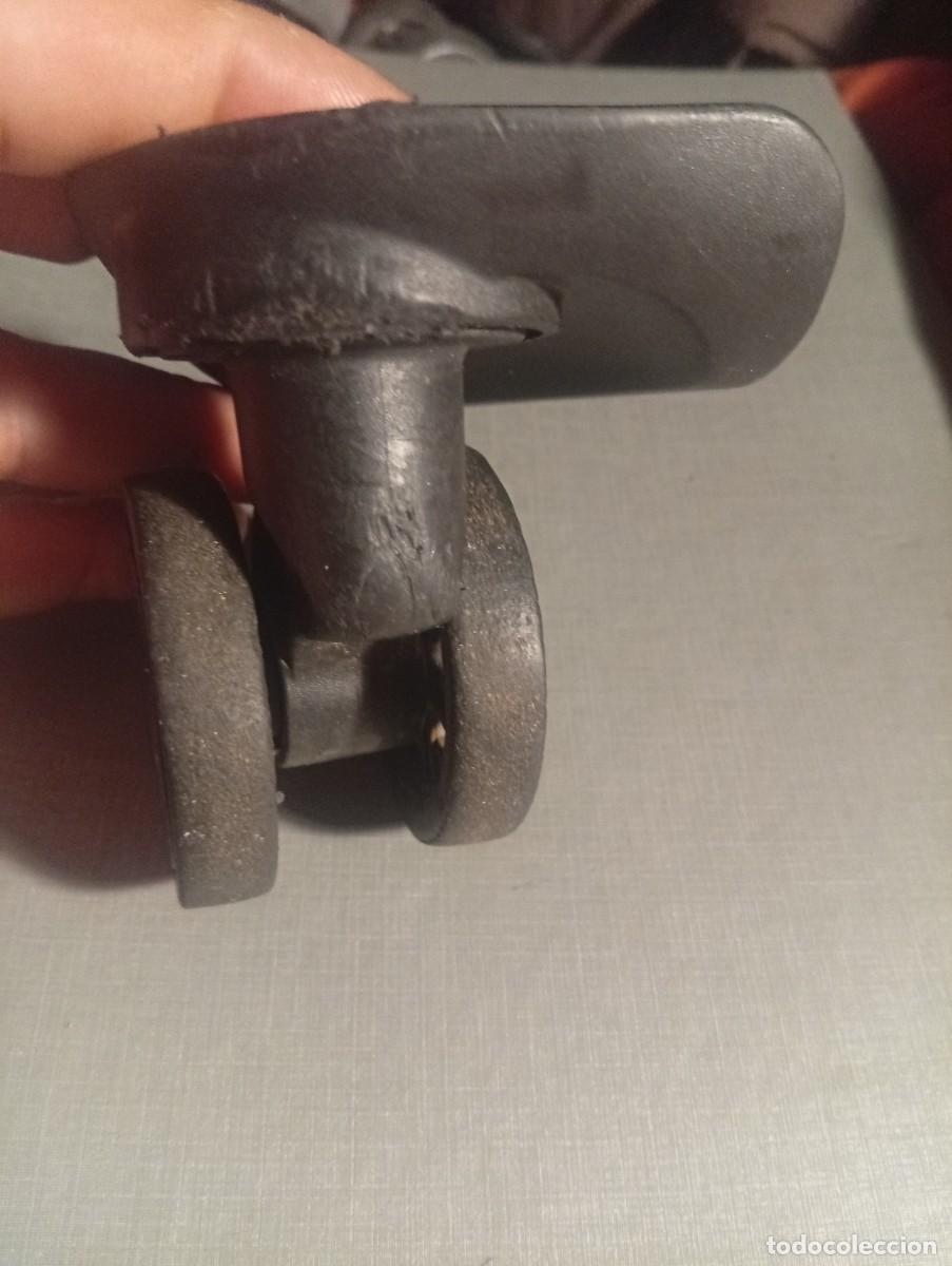 Segunda mano: Rueda de maleta.............. - Foto 2