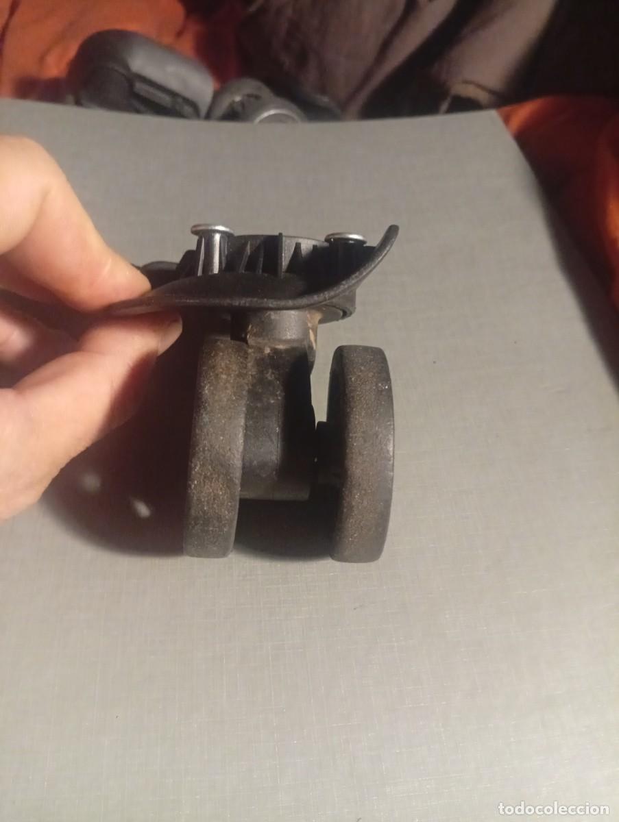 Segunda mano: Rueda de maleta.............. - Foto 4