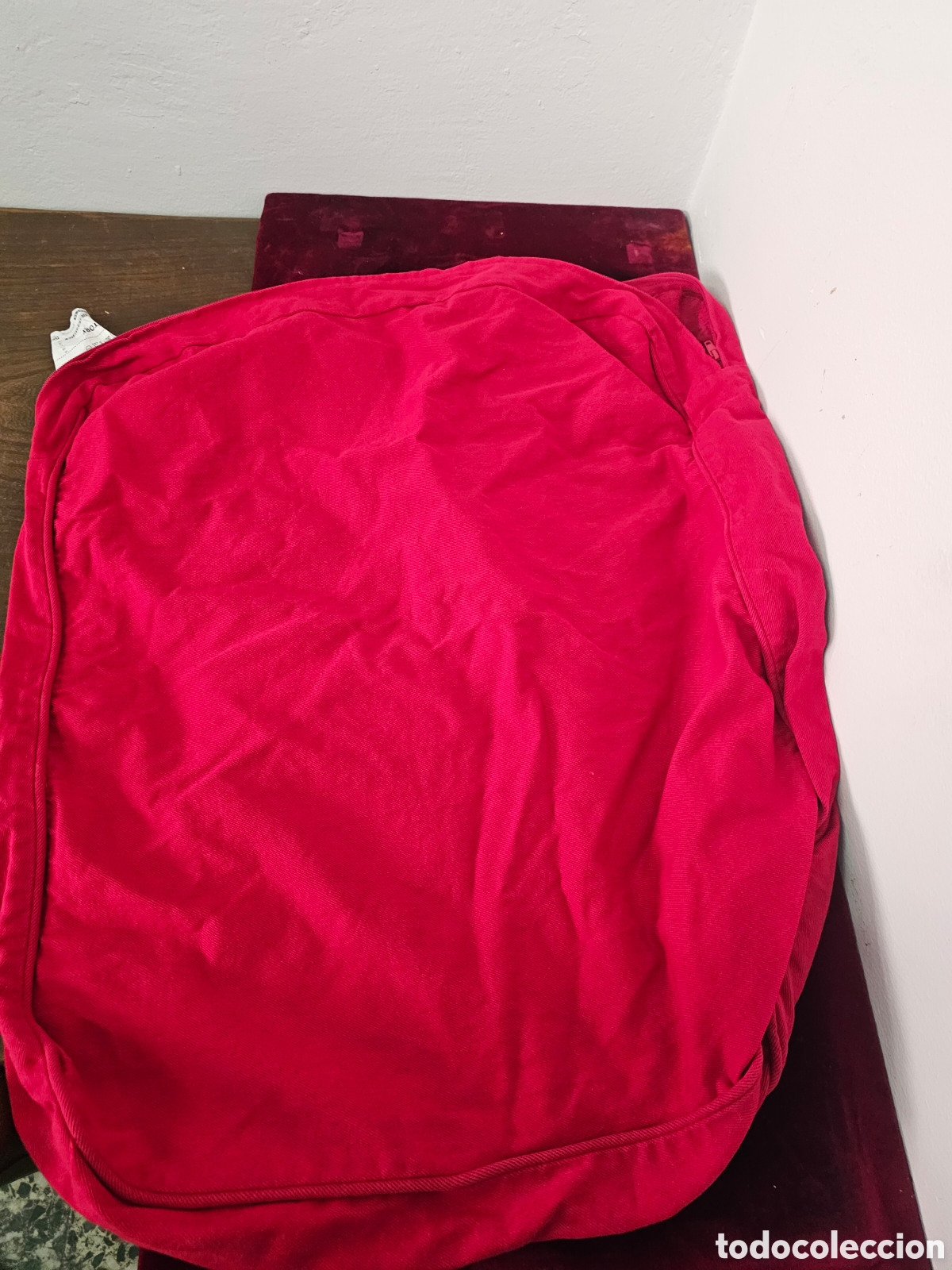 Segunda mano: Funda de coj&iacute;n o sof&aacute; roja, de Ikea, EKTORP - Foto 1