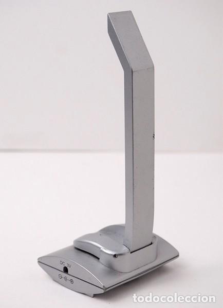 Segunda mano: L&aacute;mpara de lectura plegable, pl&aacute;stico gris plata - Foto 2