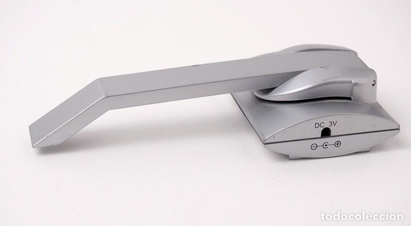 Segunda mano: L&aacute;mpara de lectura plegable, pl&aacute;stico gris plata - Foto 3