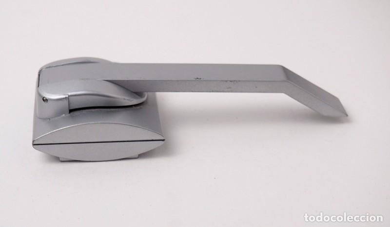 Segunda mano: L&aacute;mpara de lectura plegable, pl&aacute;stico gris plata - Foto 4
