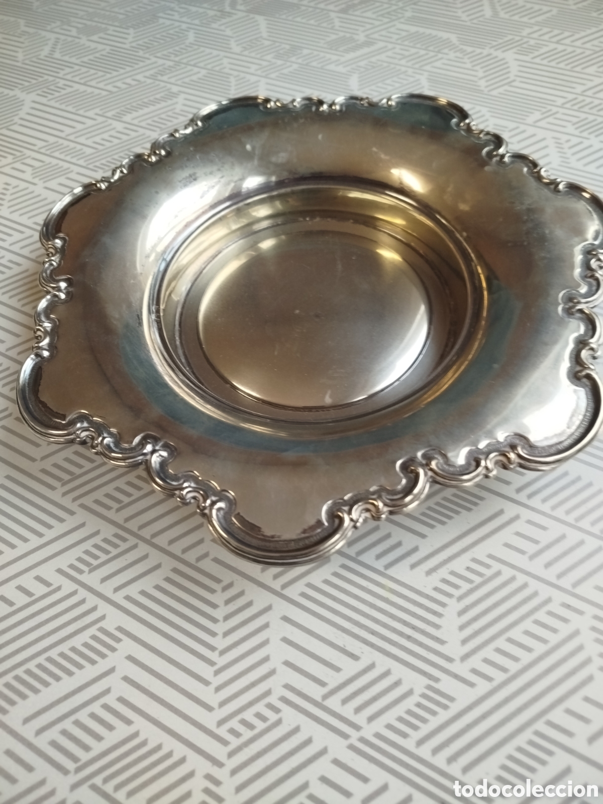 Segunda mano: Bandeja decorativa de alpaca labrada - Foto 1