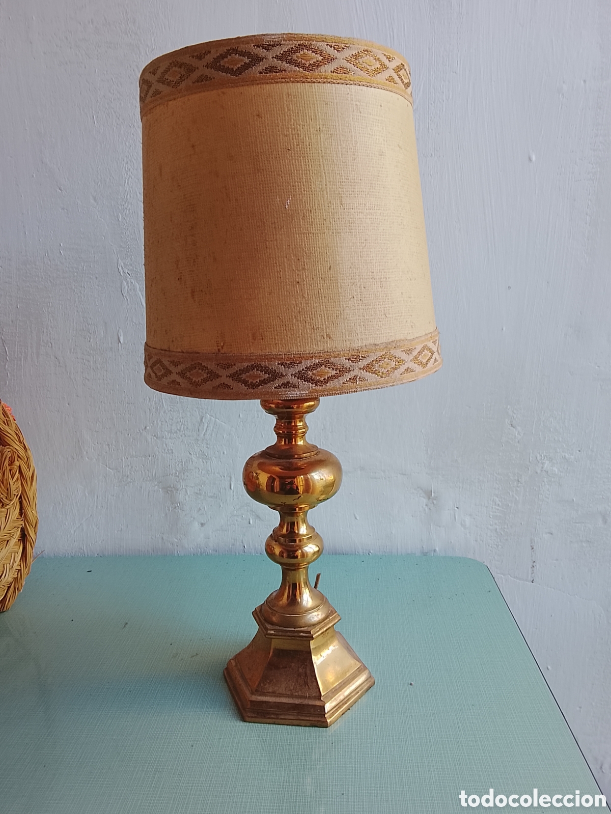Segunda mano: Antigua l&aacute;mpara con pie de bronce. - Foto 1