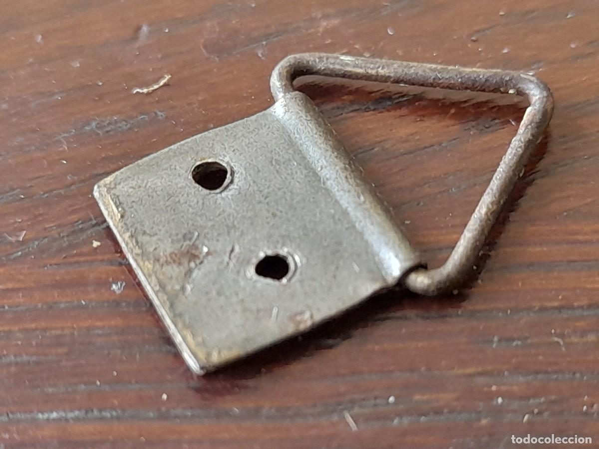 Segunda mano: Gancho triangular metalico para colgar objetos peque&ntilde;o objeto de poco peso - Foto 3