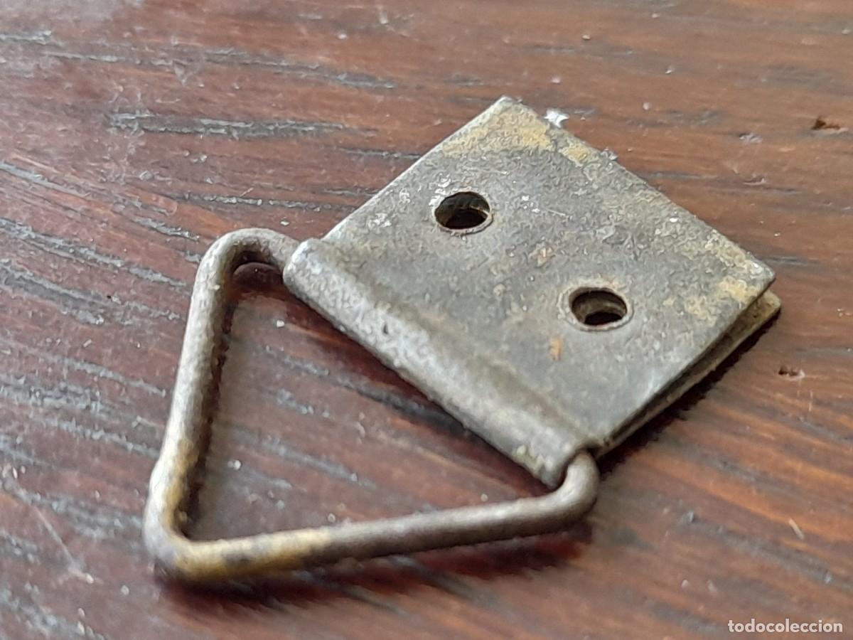 Segunda mano: Gancho triangular metalico para colgar objetos peque&ntilde;o objeto de poco peso - Foto 4