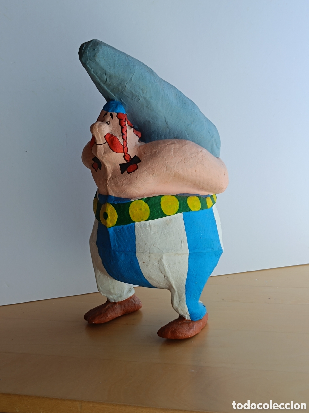 Segunda mano: Figura de Ob&eacute;lix en cart&oacute;n fallero. - Foto 1