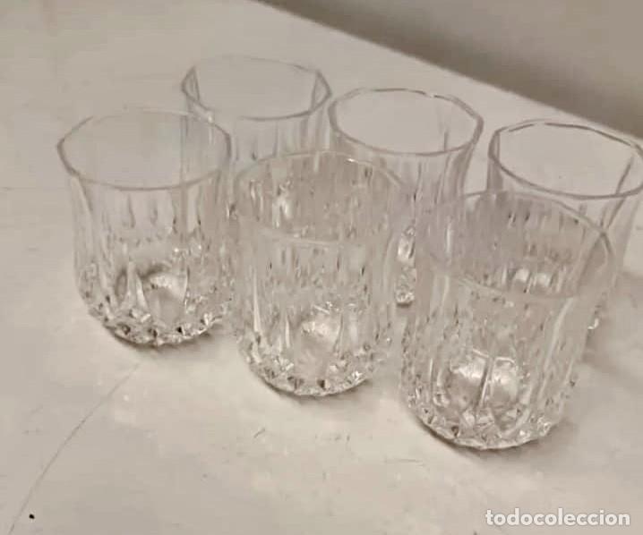 Segunda mano: Juego de vasos de chupitos tallados - Foto 1