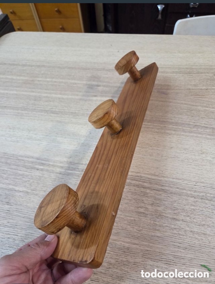 Segunda mano: Perchero de madera tres ganchos - Foto 3