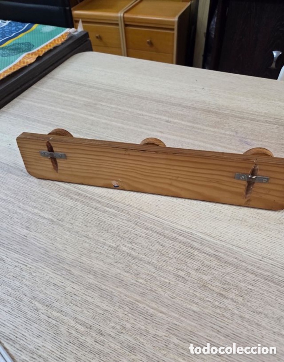 Segunda mano: Perchero de madera tres ganchos - Foto 4