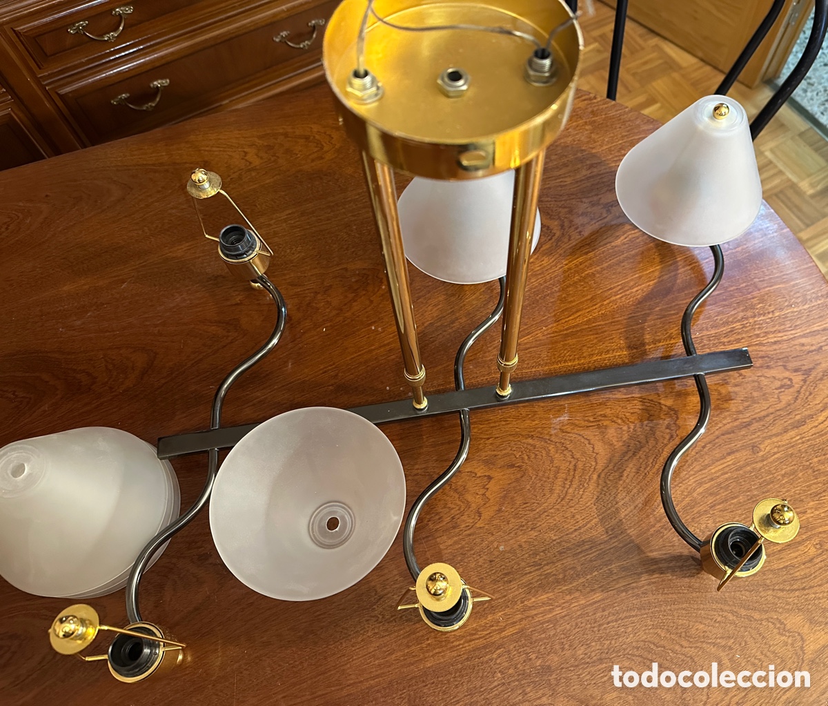 Segunda mano: L&aacute;mpara techo metal negro dorado - Foto 1