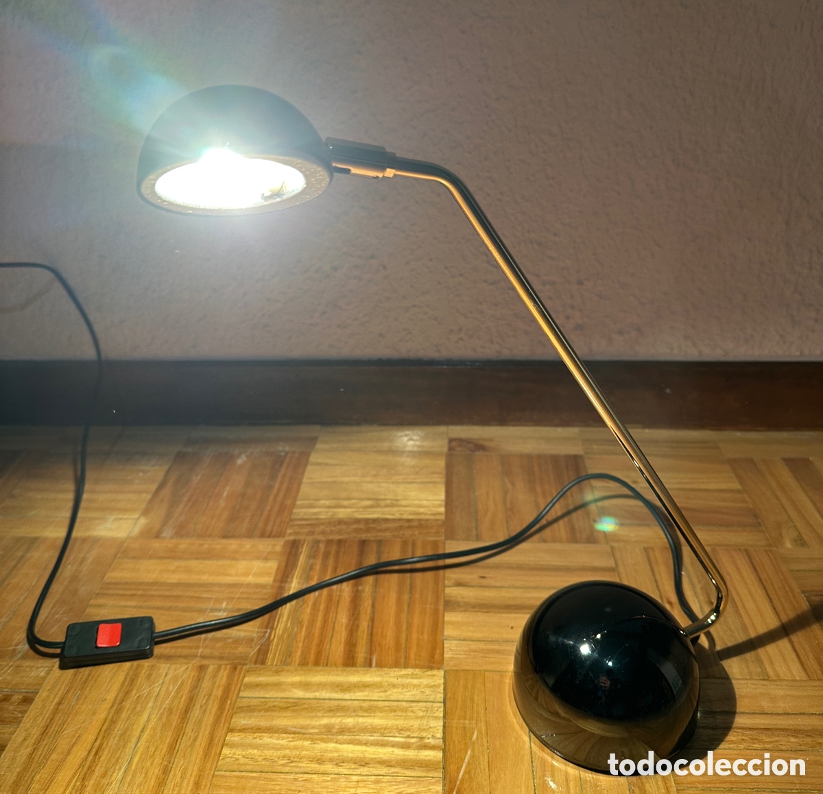 Segunda mano: L&aacute;mpara de mesa metal negro dorado - Foto 2