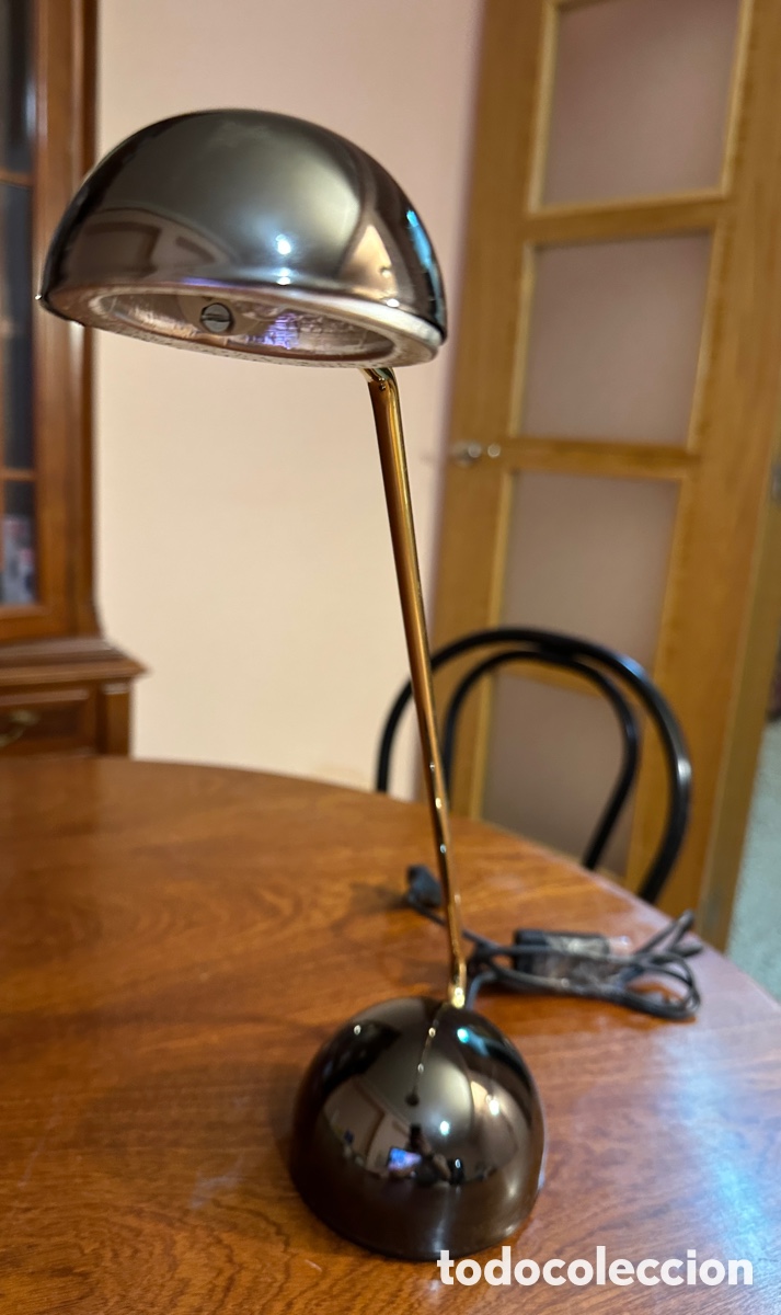 Segunda mano: L&aacute;mpara de mesa metal negro dorado - Foto 3