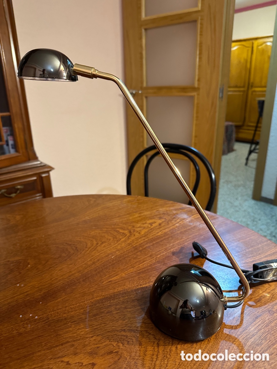 Segunda mano: L&aacute;mpara de mesa metal negro dorado - Foto 4