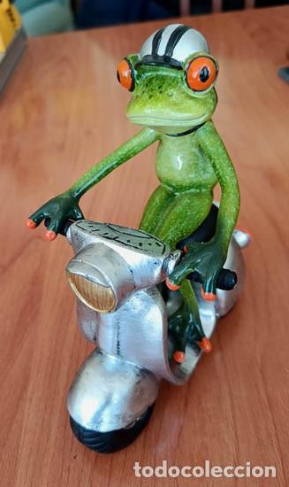 Segunda mano: Figura rana en scooter - FORMANO - Foto 1