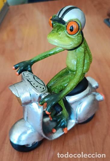 Segunda mano: Figura rana en scooter - FORMANO - Foto 2