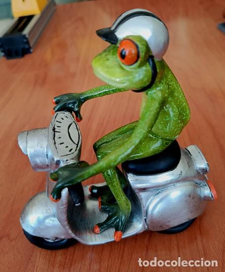 Segunda mano: Figura rana en scooter - FORMANO - Foto 3
