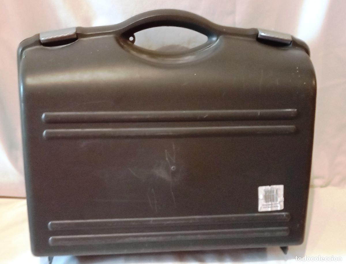Segunda mano: Caja herramientas Curver pl&aacute;stico - Foto 3