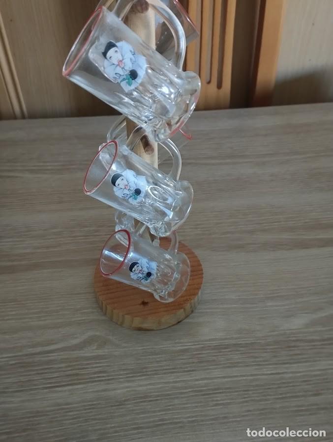 Segunda mano: Juego de chupitos con soporte de madera - Foto 1