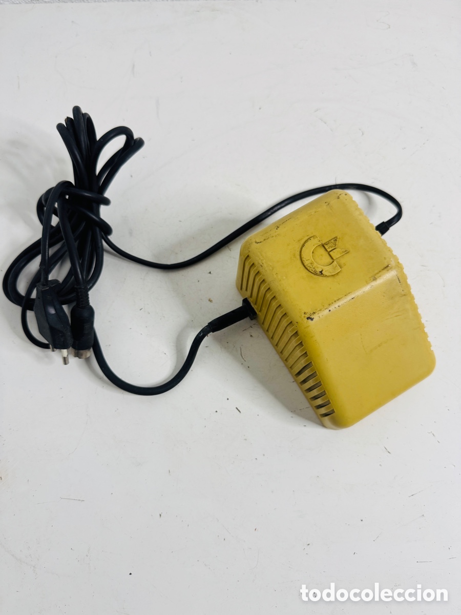 Segunda mano: power supply commodore 64 vic 20 c64 - Foto 1