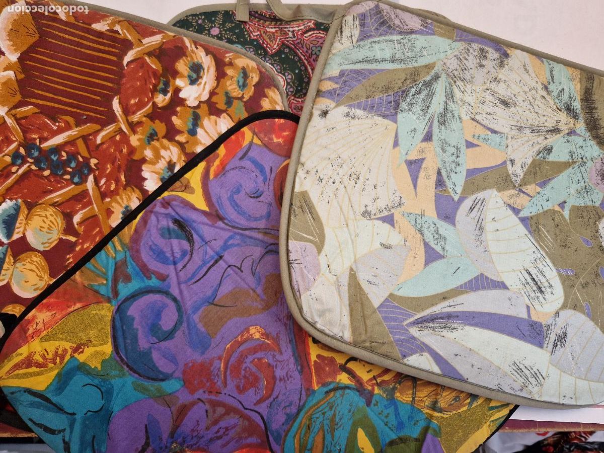 Segunda Mano: BONITOS COJINES PARA SILLAS. COLORES SURTIDOS. ESTAMPADO DE FLORES.