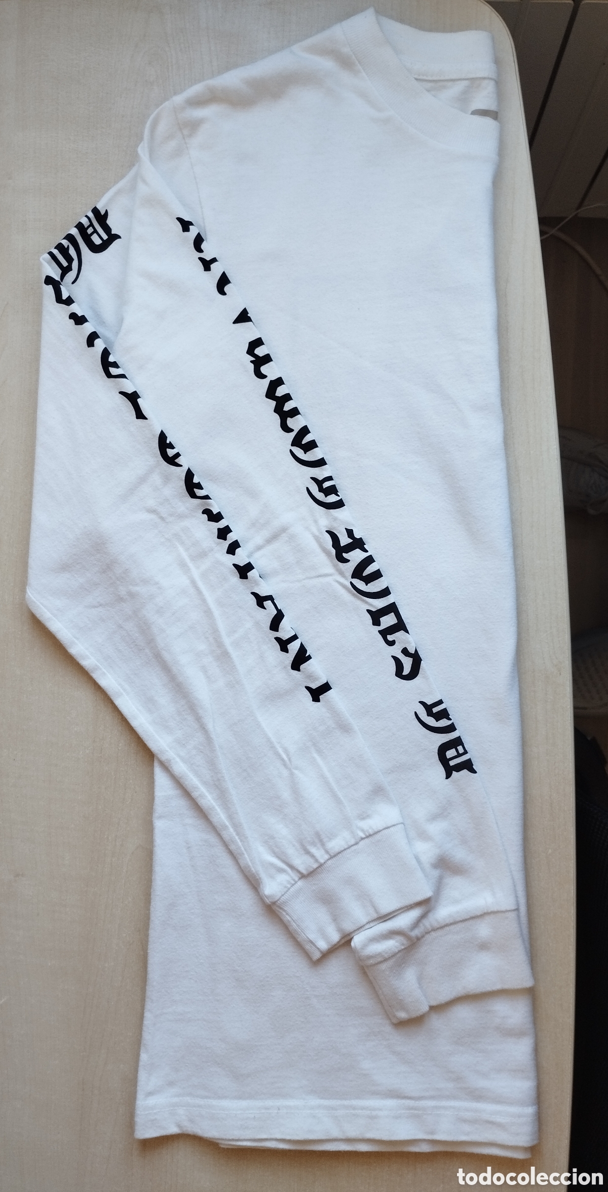 Segunda mano: Camiseta blanca de la marca DS Shoes - Foto 5