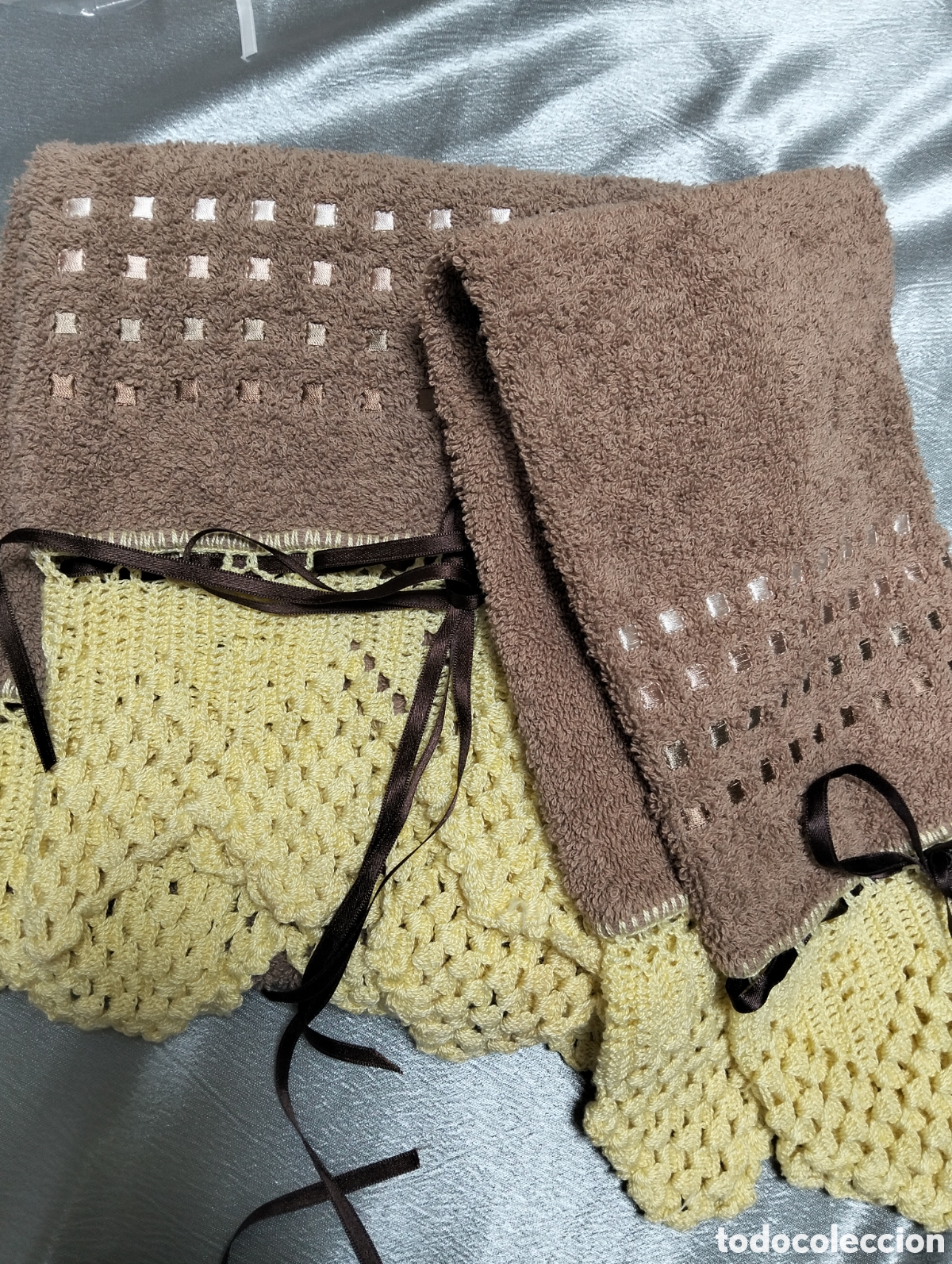 Seconda Mano: Juego de 3 toallas con ganchillo hecho a mano &ndash; Algod&oacute;n &ndash; Colores variados &ndash; Lavadas sin uso vintage