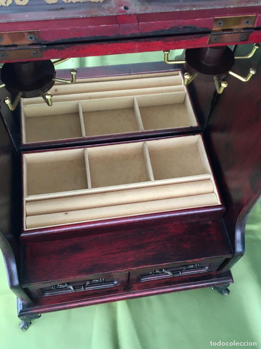 Segunda mano: Joyero-mueble de madera con caja de m&uacute;sica - Foto 2
