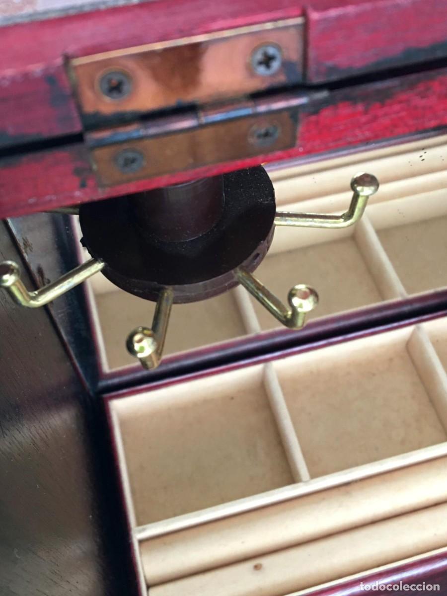 Segunda mano: Joyero-mueble de madera con caja de m&uacute;sica - Foto 3