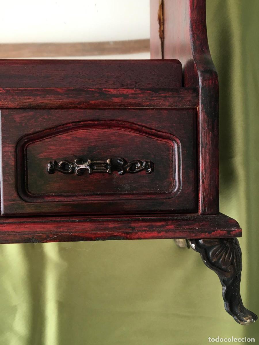 Segunda mano: Joyero-mueble de madera con caja de m&uacute;sica - Foto 4