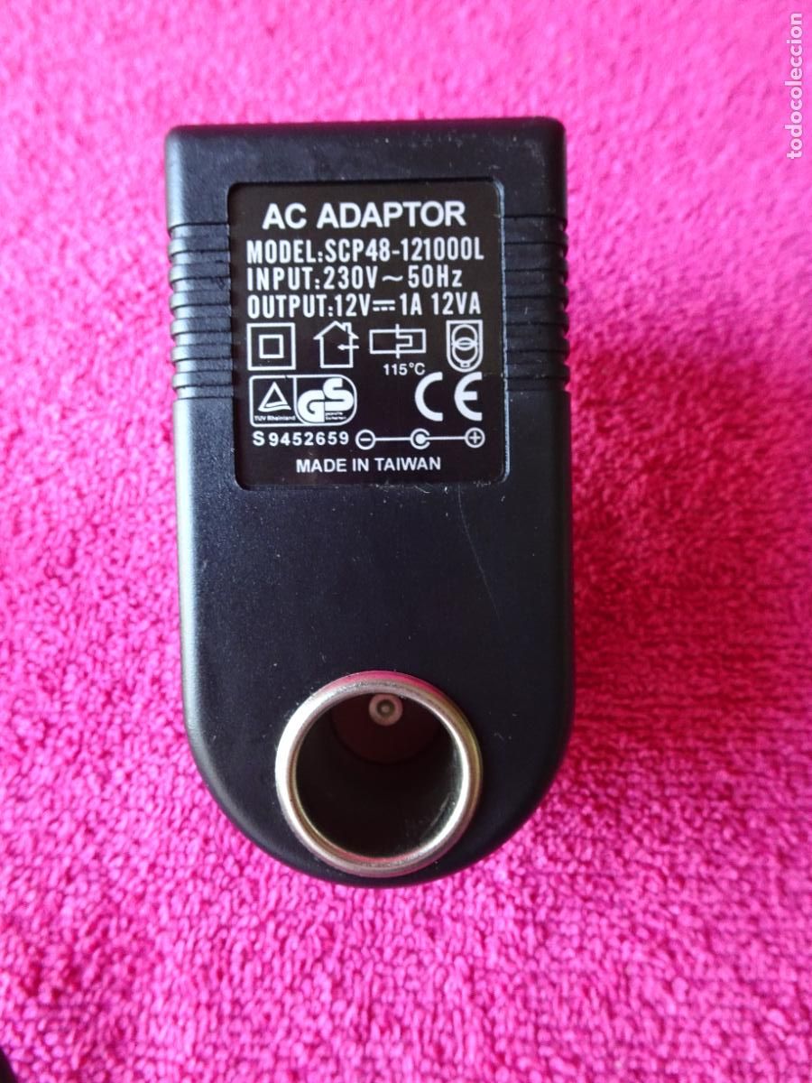 Segunda Mano: Fuente de alimentaci&oacute;n SCP48-121000L 12V 1A salida conector autom&oacute;vil funcionando