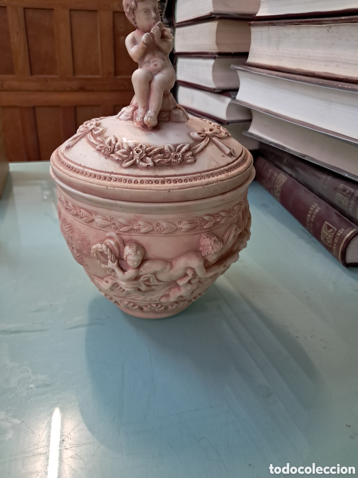 Segunda Mano: Bombonera en alabastro risa con 27 cm altura