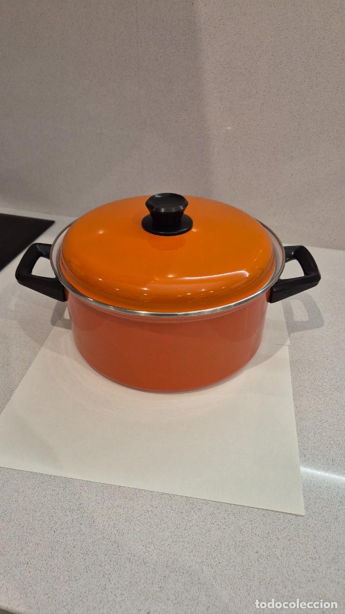 Segunda Mano: Cacerola Grande Naranja y Negra