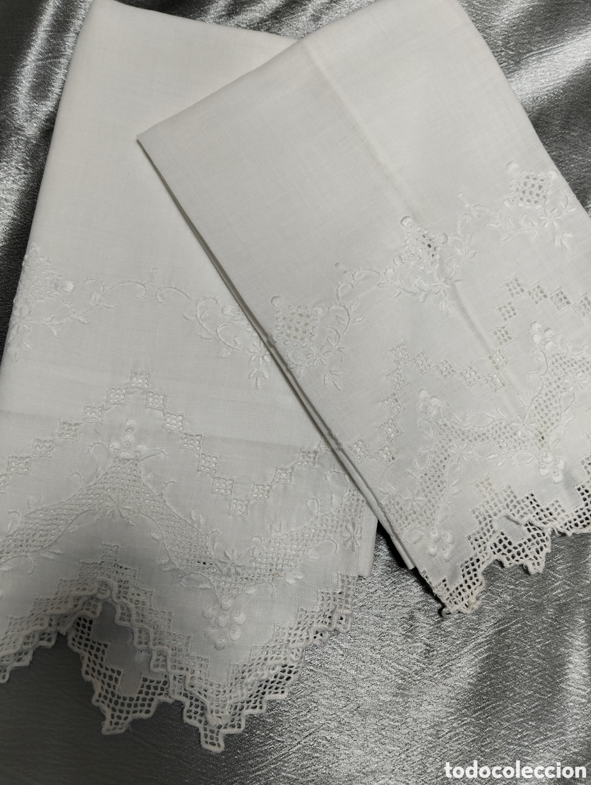 Seconda Mano: Toalla hilo bordadas blanca