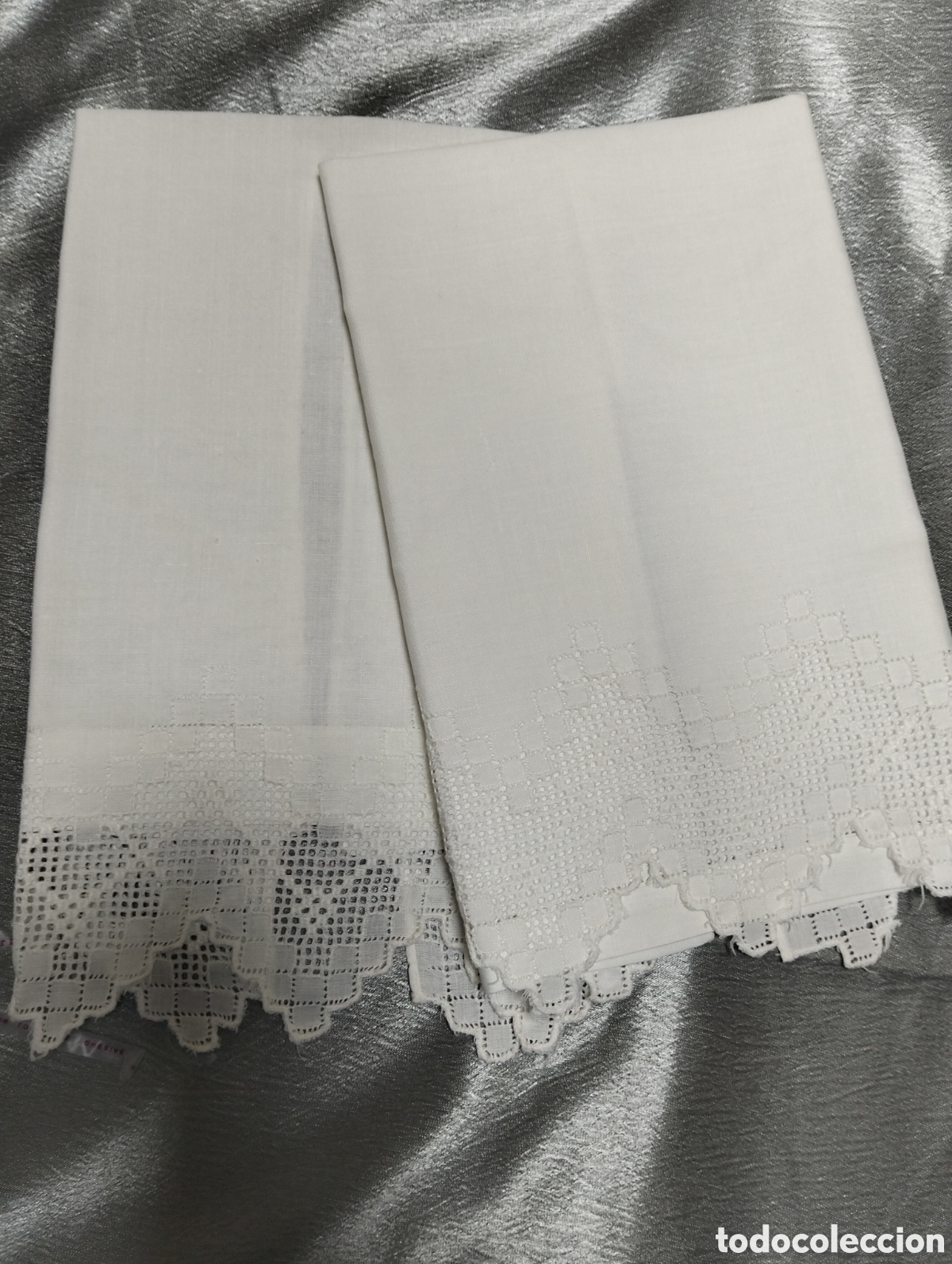 Segunda Mano: Toalla hilo bordadas blancas