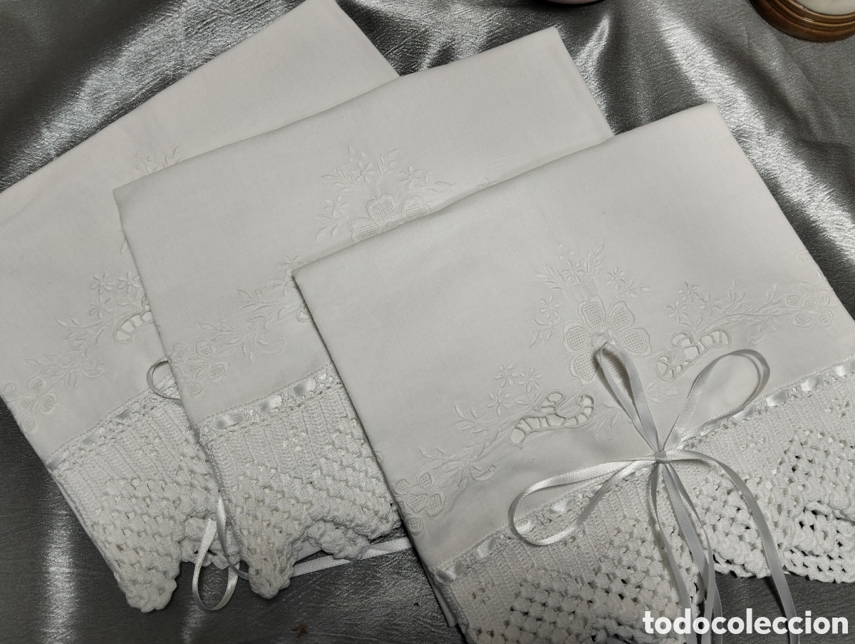 Segunda Mano: Toalla hilo bordadas y ganchillo hecho a mano.