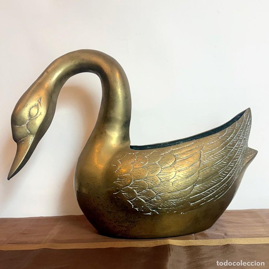 Segunda Mano: Macetero con Forma de Cisne