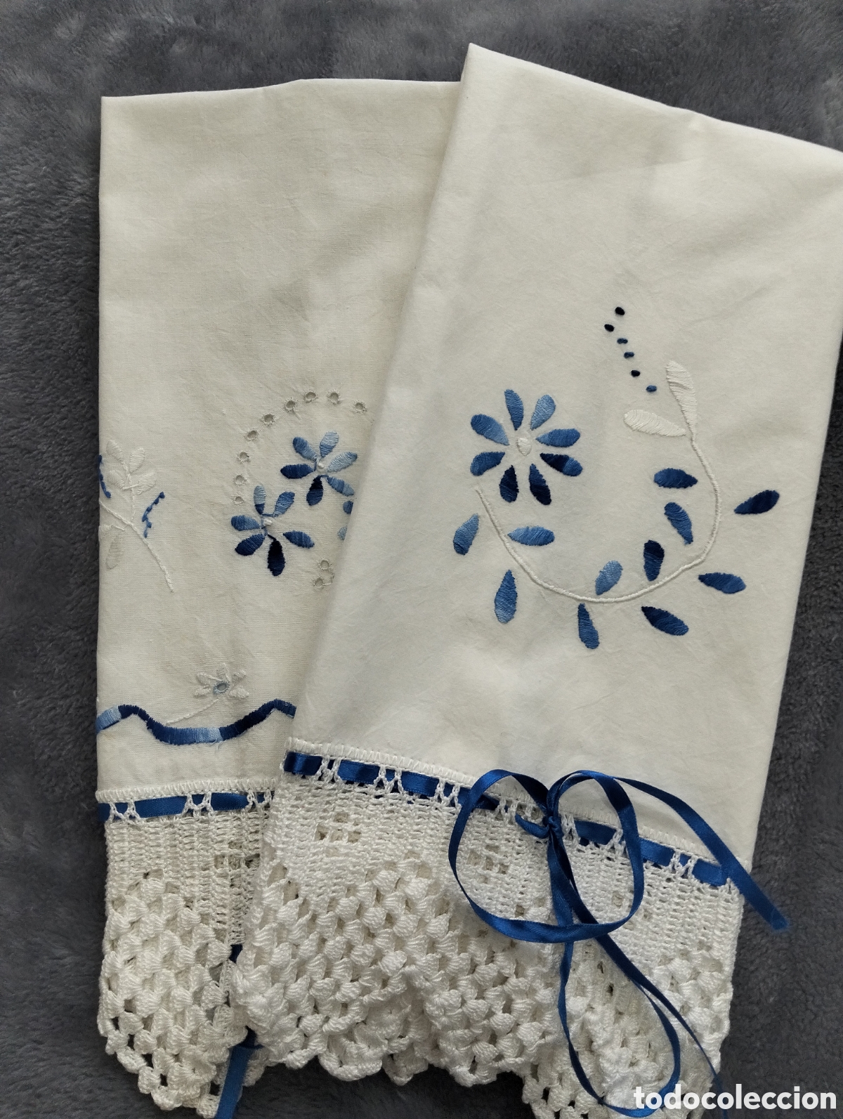 Segunda Mano: 2 toallas lavabo hilo bordadas